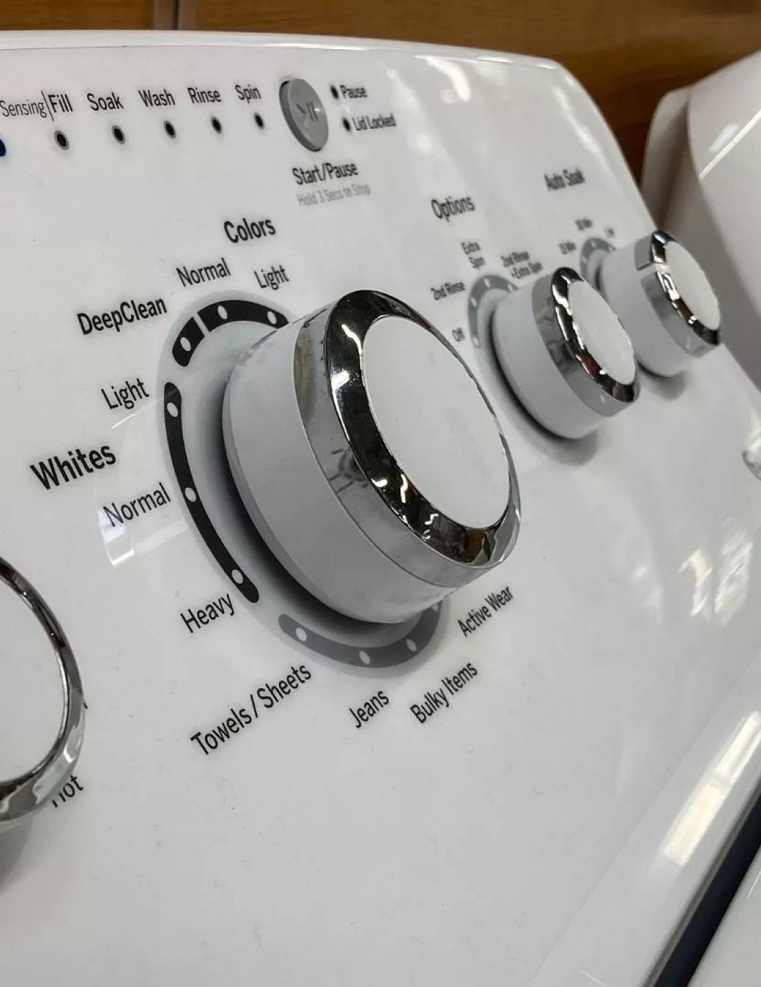 مواد شوینده برای ماشین لباسشویی به صورت پودر و مایع بهتر است یا قرص؟